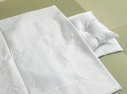 葬儀式場やご自宅の安置場所へご搬送します。